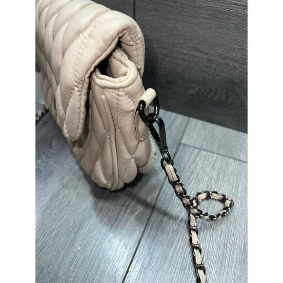 Badgley Mischka Gray Mini chain Quilted beige Crossbody Bag B000669 - Picture 6 of 10